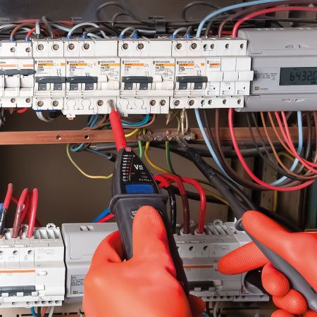 P01191773 | Détecteur de tension VAT CA773 1 000 VAC / 1 400 VDC et de déclenchement DDR, avec écran LCD