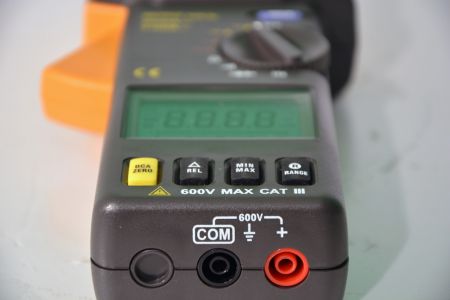 FI2000-2 | Pince multimètre 2 500 A avec sortie analogique 