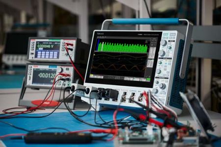 MSO44B-4-BW-1000 | Oscilloscope Tektronix MSO44B 4 voies, 1 GHz, 12 bits, écran tactile 13.3'' 