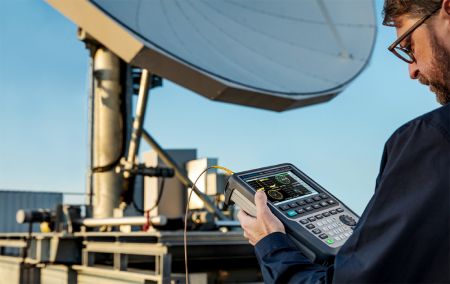 ZNH8 | Analyseur portable de réseaux vectoriels 30 kHz à 8 GHz 2 ports 