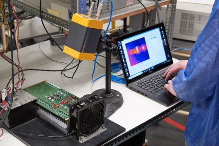 FLK-RSE300/C-9HZ | FLK-RSE300/C 9HZ Caméra infrarouge Labo-R&D, 320x240pixels, -10 à 1200°C 