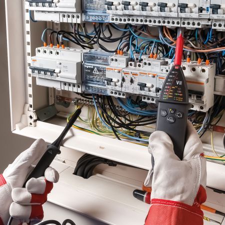 P01191771A | Détecteur de tension VAT CA771 1 000 VAC / 1 400 VDC et de déclenchement DDR, avec pointes IP2X