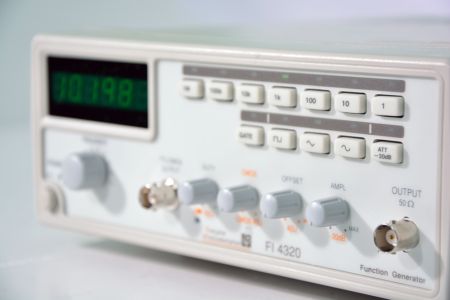 FI4320 | Générateur de fonctions 1 voie 3 MHz, avec fréquencemètre 150 MHz 