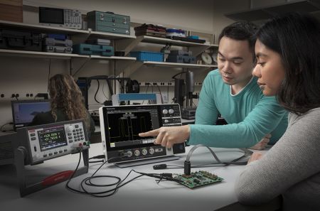 MSO22-EDU-2-BW-70 | Oscilloscope Tektronix MSO22, 2 voies 70 MHz + 16 entrées logiques, 10 Mpts, 8 bits, écran tactile 10,1'' Education