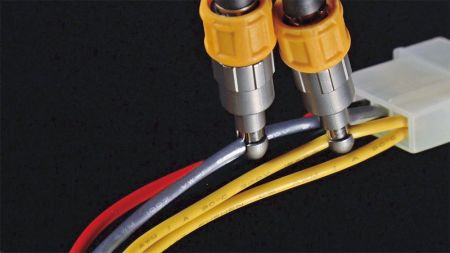 HIOKI Non-Contact CAN Sensor SP7001 : Capture vehicle network CAN signals over cable insulation