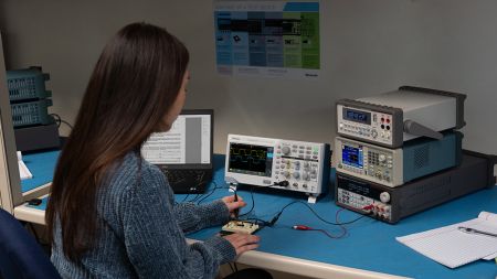 TBS1000C-TEKTRONIX | Oscilloscopes Tektronix série TBS1000C / 2 voies, 50z à 200 MHz, 8 bits, large écran couleur 9''