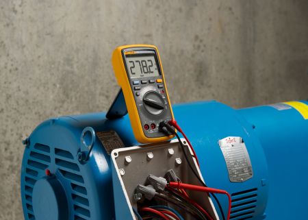 FLUKE-17BPLUS/EUR | Multimètre numérique compact polyvalent Fluke 17B+, RMS AC, 4000 pts, 1000 V CAT II, 600 V CAT III