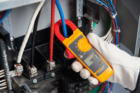 FLUKE-302PLUS/EUR | Pince multimètre compacte RMS AC, 400 A AC, 600 V AC/DC, Ø30 mm, 600 V CAT III, 300 V CAT IV