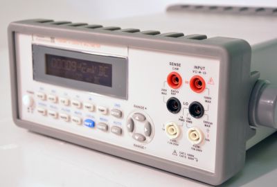FI2950MT | Multimètre numérique de table TRMS AC, 1 000 000 points 